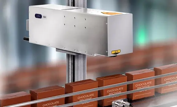 Impressora industrial a Laser Linx SL3, impressão caixa de chocolates